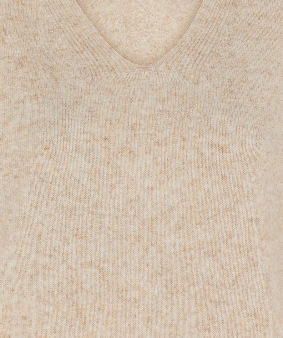 EsQualo Cable Knit V-Neck, Biscuit